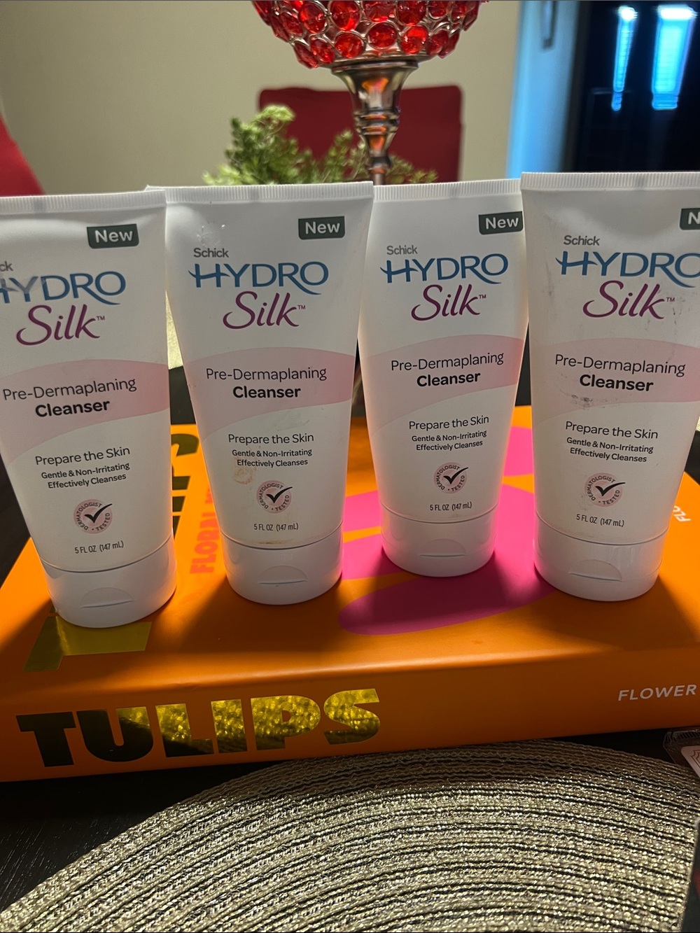 chic Hydro Silk Pre-Dermaplaning Cleanser - White